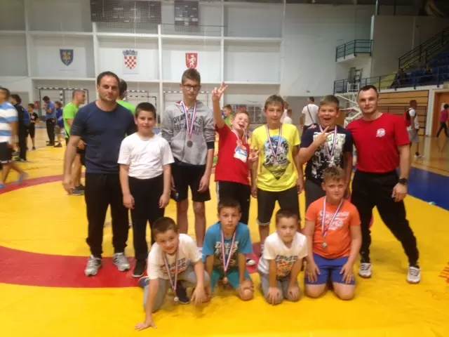 Šest medalja osvojili su hrvači Podravke u Gospiću