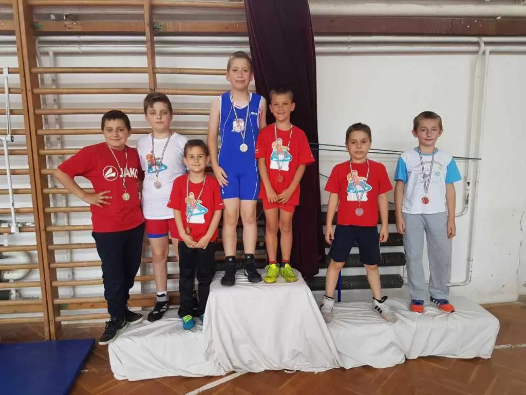 Dva zlata, tri srebra i dvije bronce osvojii u hrvači Podravke u Szigetvaru