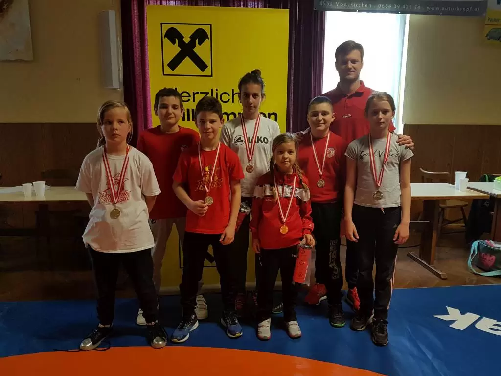Tri zlatne i tri srebrne medalje osvojile su hrvačice i hrvači Podravke u Austriji