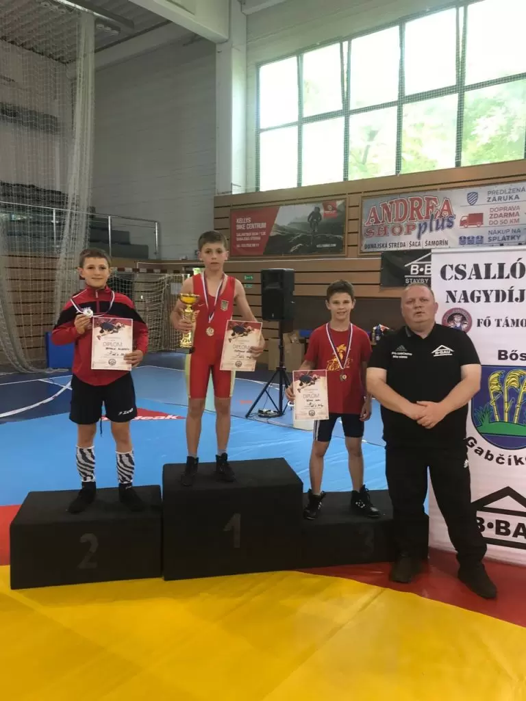 Četrnaest medalja osvojile su hrvačice i hrvači Podravke na turnirima u Dunajskoj Stredi (SVK) i Puli (HR)