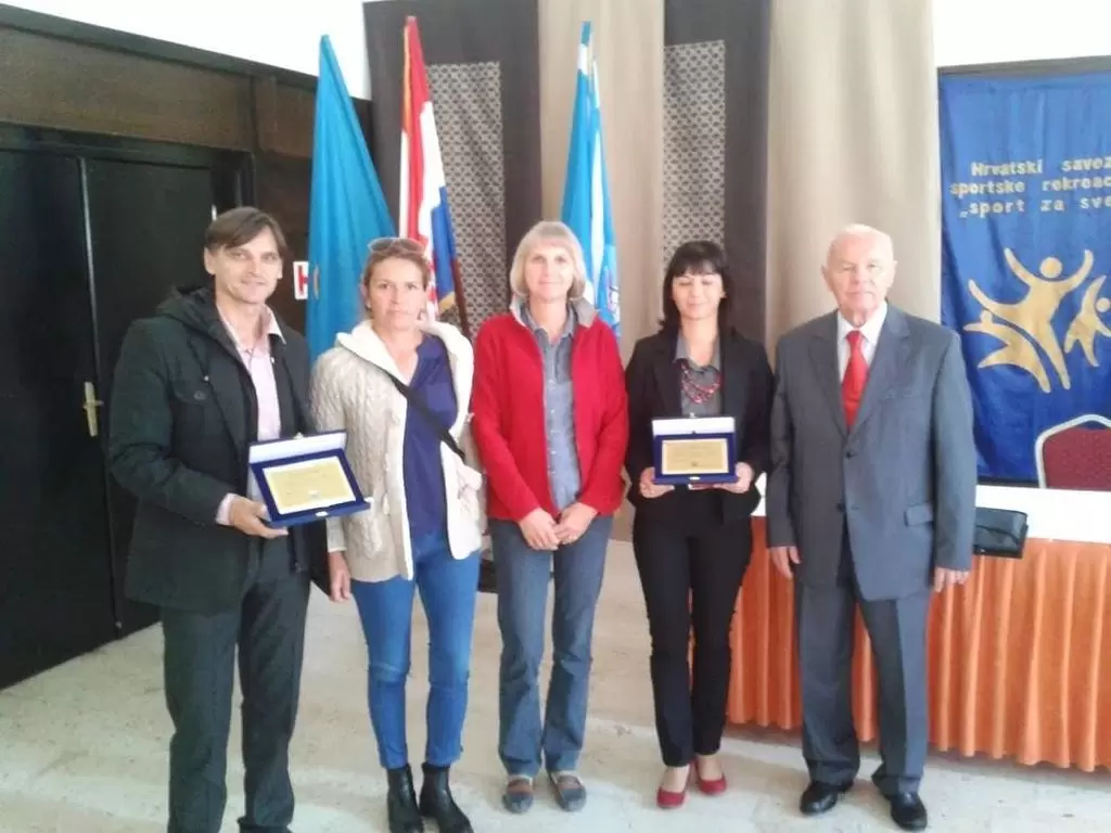 ZAJEDNICA SPORTSKIH UDRUGA GRADA KOPRIVNICE I MAGISTRA KINEZIOLOGIJE SONJA ŠAFAR DOBITNICI SU GODIŠNJE NAGRADE ZA POSTIGNUTE REZULTATE U OBUCI NEPLIVAČA U REPUBLICI HRVATSKOJ - PLAKETA ZA OBUKU NEPLIVAČA 2018.